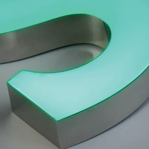 Lettre lumineuse verte en inox
